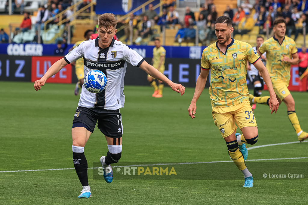 Adrian Benedyczak e Paulo Azzi in Parma Cagliari 2 1 34a giornata Serie B 2022 2023