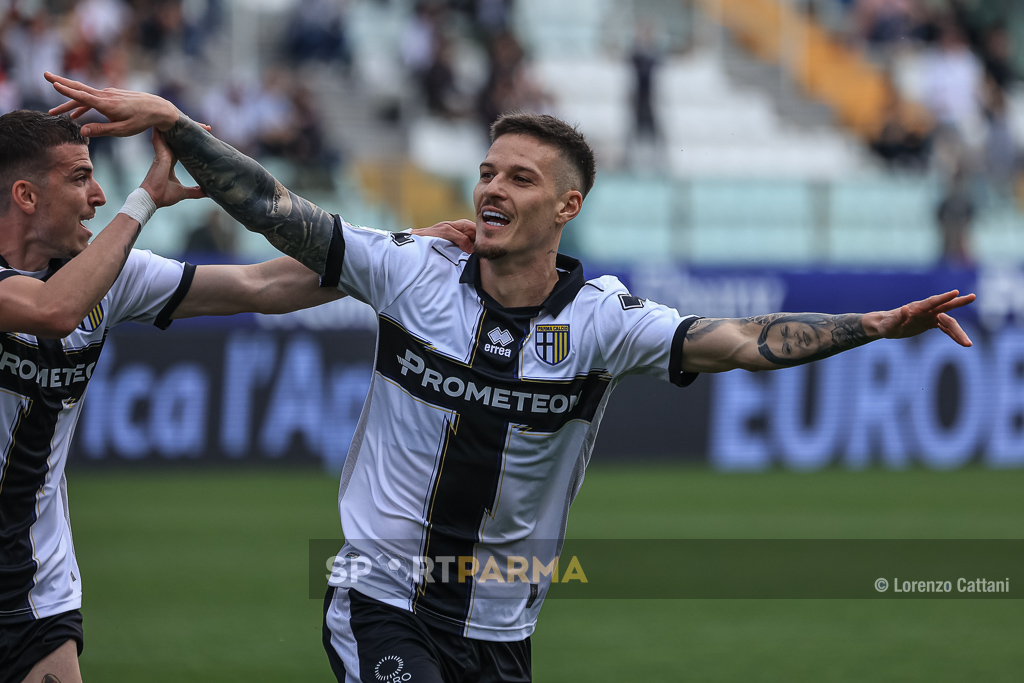 Dennis Man festeggia il gol in Parma Cagliari 2 1 34a giornata Serie B 2022 2023