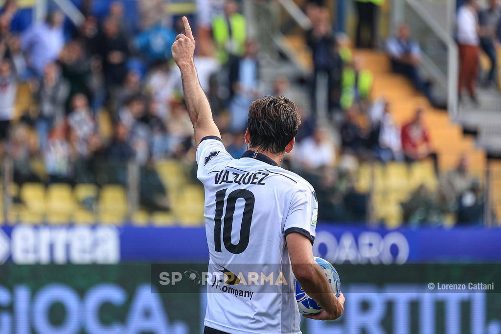 Franco Vazquez esultanza di spalle in Parma Cagliari 2 1 34a giornata Serie B 2022 2023jpg