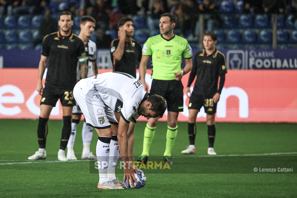 Parma Venezia 2 1 38a giornata Serie B 2022 2023 Franco Vazquez sistema palla sul dischetto del rigore
