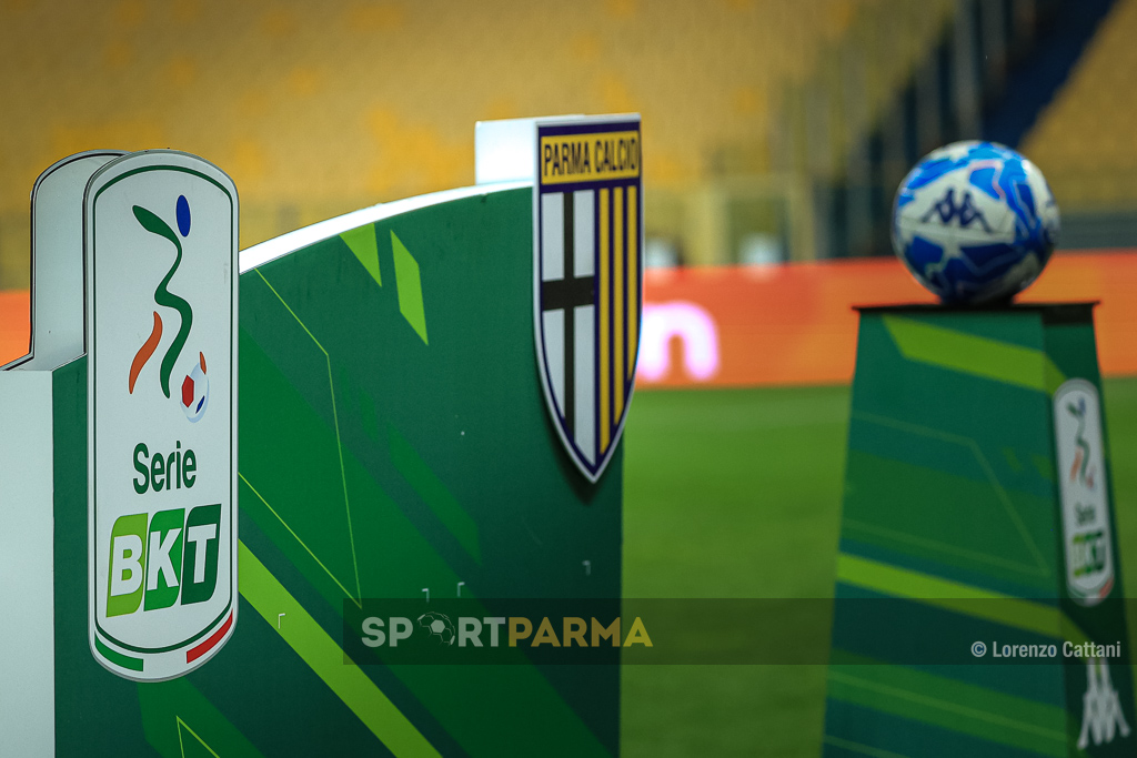 Parma Venezia 2 1 38a giornata Serie B 2022 2023 pallone Serie B e logo