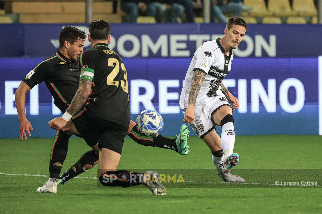 Parma Venezia 2 1 38a giornata Serie B 2022 2023 tiro di Dennis Man