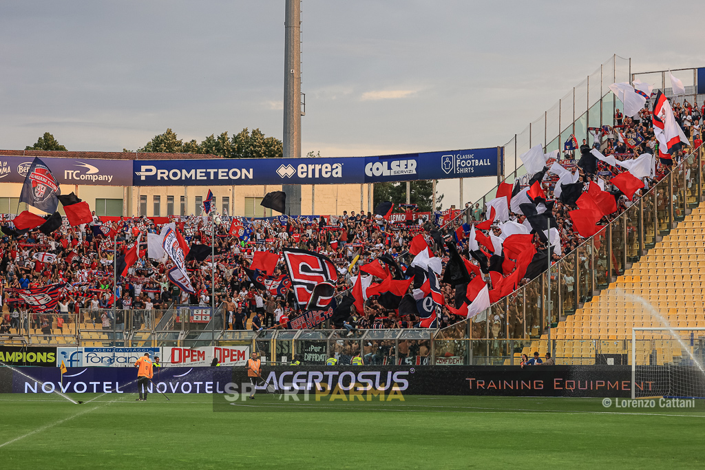 Parma Cagliari 0 0 semifinale ritorno playoff Serie B 2022 2023 tifosi settore ospite